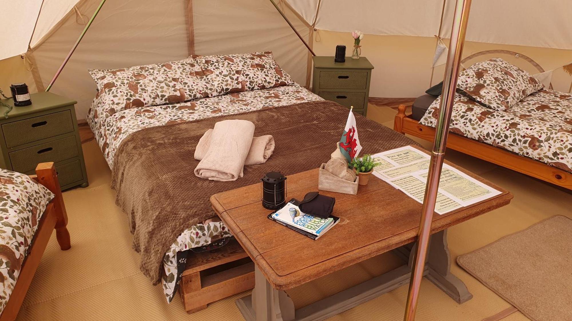 Hotel Calon Y Goedwig Glamping à Llandovery Extérieur photo